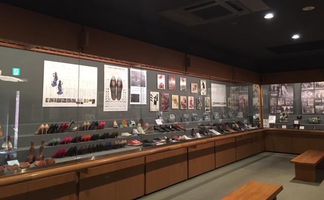 松永はきもの資料館で「西洋靴150年展」